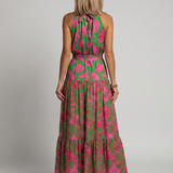 Abito midi drappeggiato in rosa con scollo halter elegante